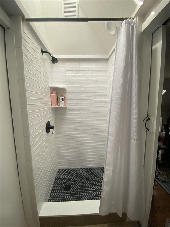 3 bed, 2 bath apartment for rent at 209 W 3rd St Unit 2, South Boston — photo 10 of 16