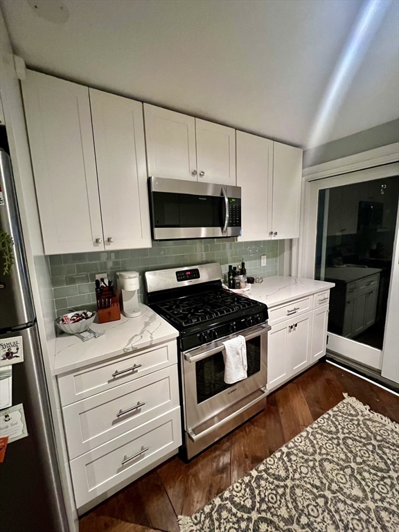 3 bed, 2 bath apartment for rent at 209 W 3rd St Unit 2, South Boston — photo 2 of 16