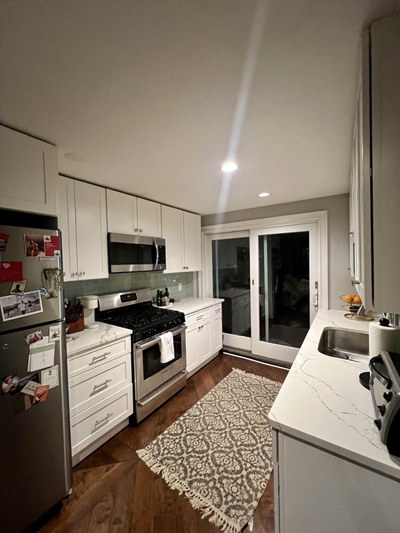 3 bed, 2 bath apartment for rent at 209 W 3rd St Unit 2, South Boston — photo 1 of 16