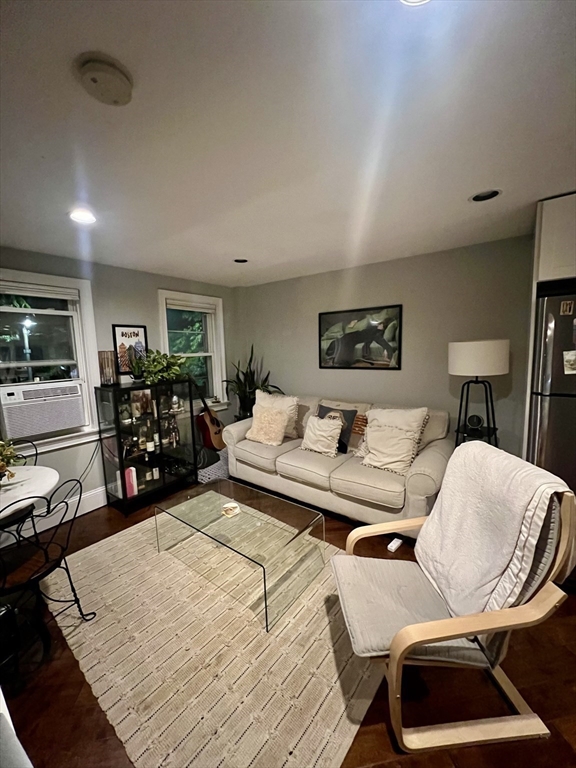 3 bed, 2 bath apartment for rent at 209 W 3rd St Unit 2, South Boston — photo 4 of 16