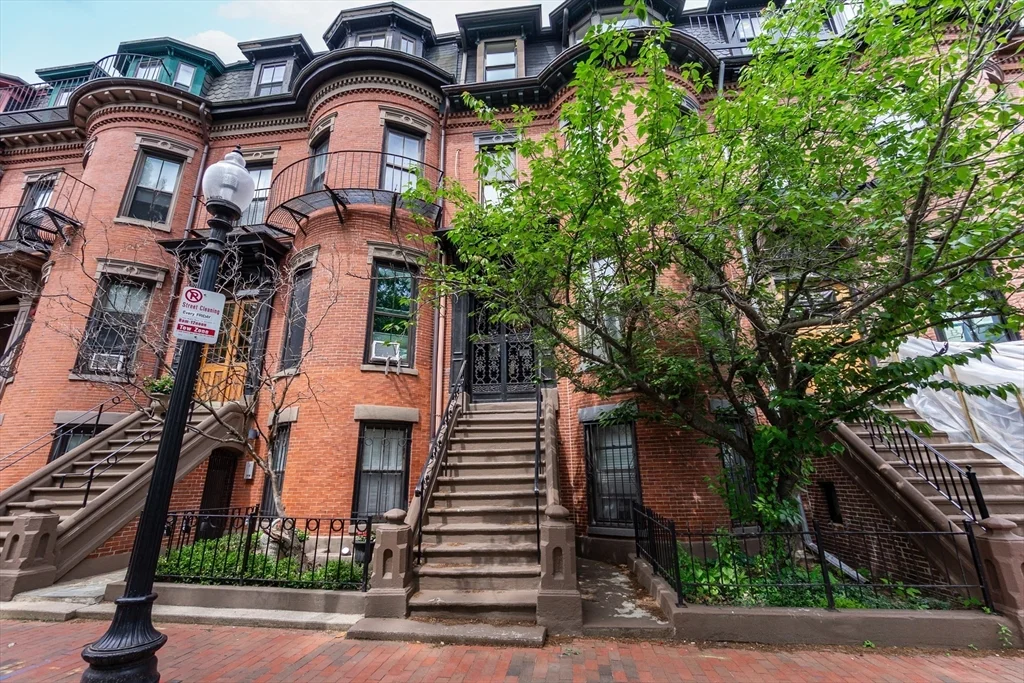 1 bed, 1 bath apartment for rent at 209 W Newton St Unit 1, South End