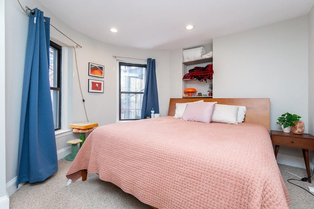 2 bed, 2 bath apartment for rent at 209 W Newton Unit 2, Back Bay — photo 4 of 26