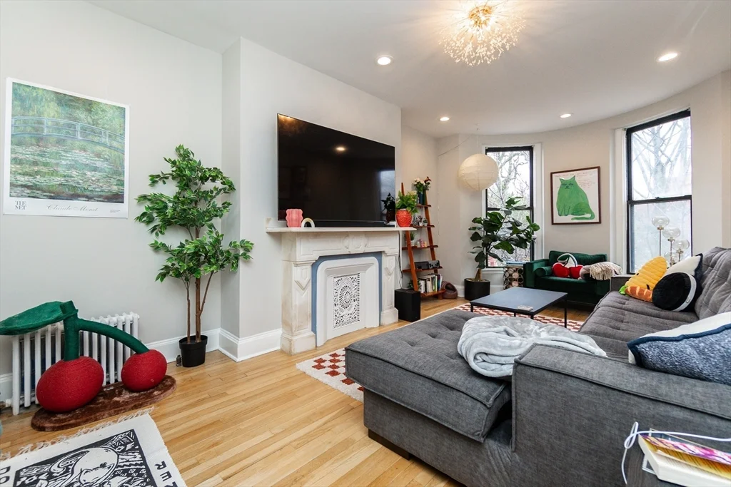 2 bed, 2 bath apartment for rent at 209 W Newton Unit 2, Back Bay — photo 2 of 26