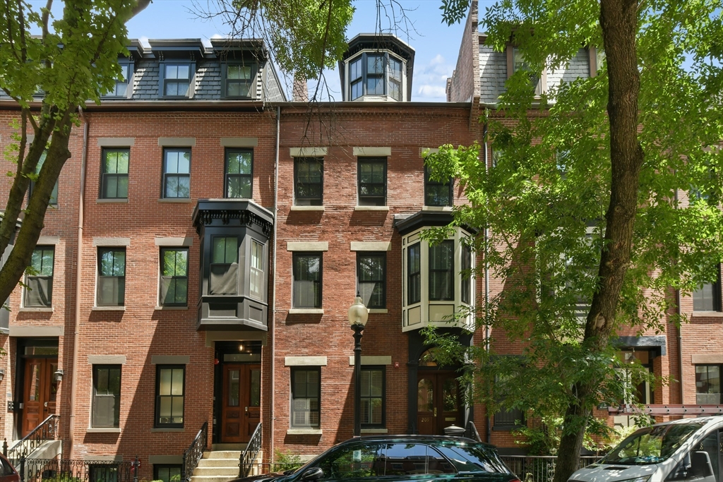 1 bed, 1 bath apartment for rent at 209 West Springfield St Unit 2, South End