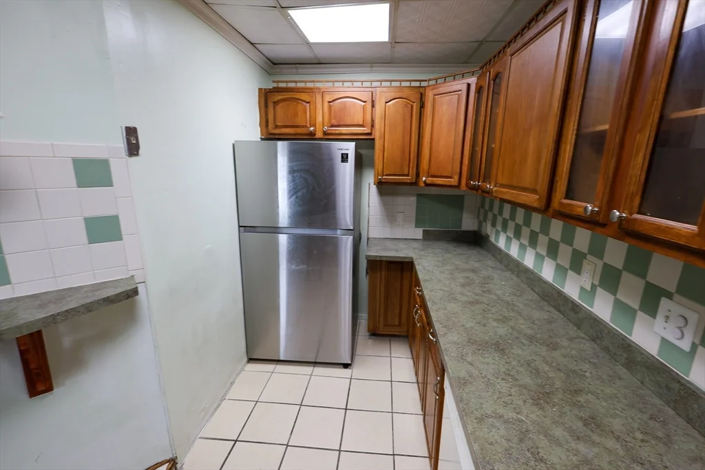 3 bed, 1 bath apartment for rent at 209 West Harvard St Unit 1, Brockton — photo 2 of 8