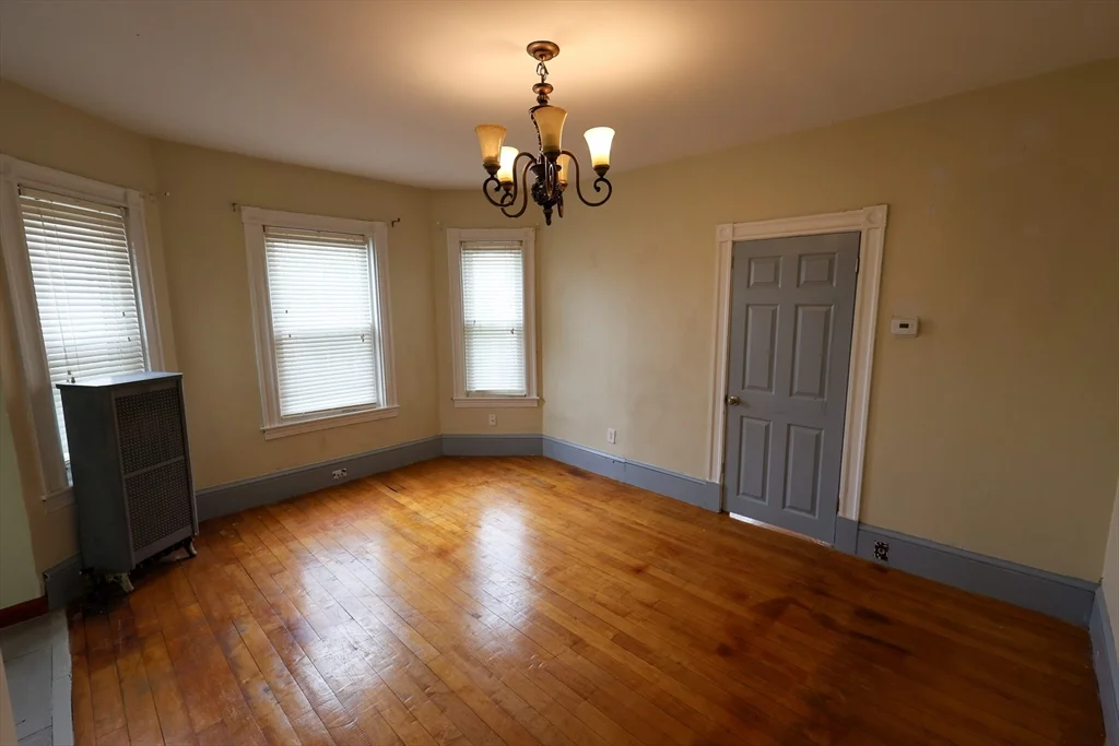 3 bed, 1 bath apartment for rent at 209 West Harvard St Unit 1, Brockton — photo 5 of 8