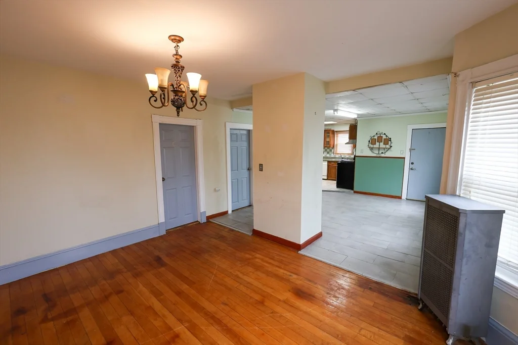 3 bed, 1 bath apartment for rent at 209 West Harvard St Unit 1, Brockton — photo 4 of 8