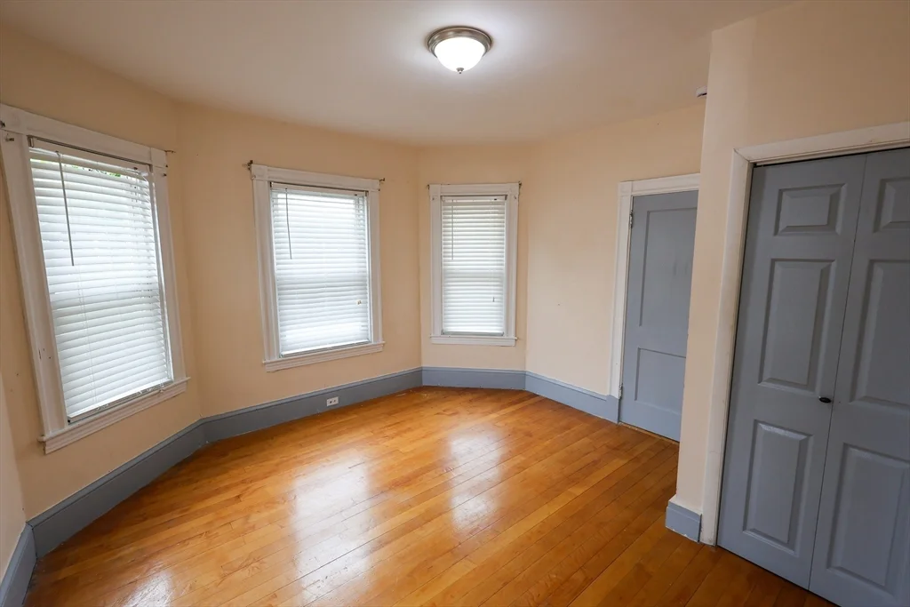 3 bed, 1 bath apartment for rent at 209 West Harvard St Unit 1, Brockton — photo 6 of 8