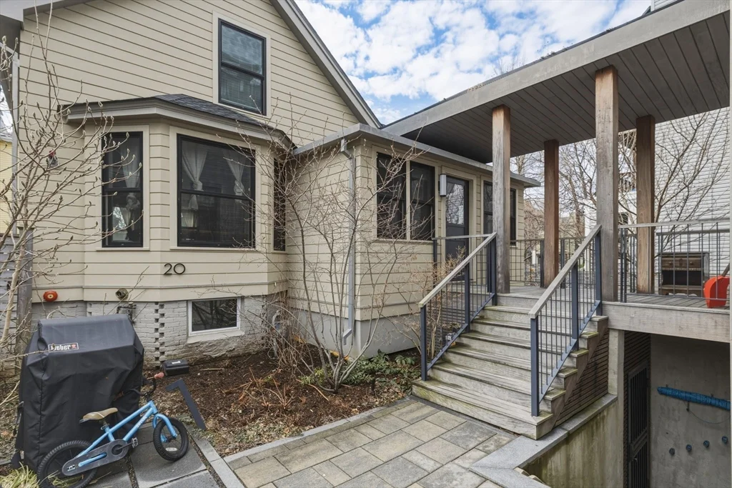 2 bed, 2 bath apartment for rent at 20R Adrian St Unit 20, Ward Two — photo 1 of 14