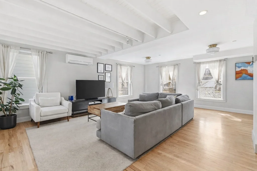 2 bed, 2 bath apartment for rent at 20R Adrian St Unit 20, Ward Two — photo 3 of 14