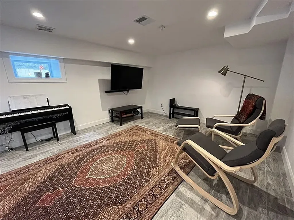 3 bed, 3 bath apartment for rent at 20R Cross St Unit 1, East Somerville — photo 18 of 34