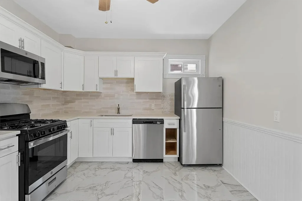 4 bed, 2 bath apartment for rent at 21 1/2 Mount Vernon St Unit 2, Dorchester — photo 3 of 15