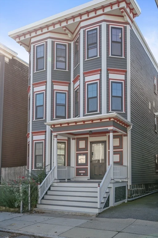 4 bed, 2 bath apartment for rent at 21 1/2 Mount Vernon St Unit 2, Dorchester
