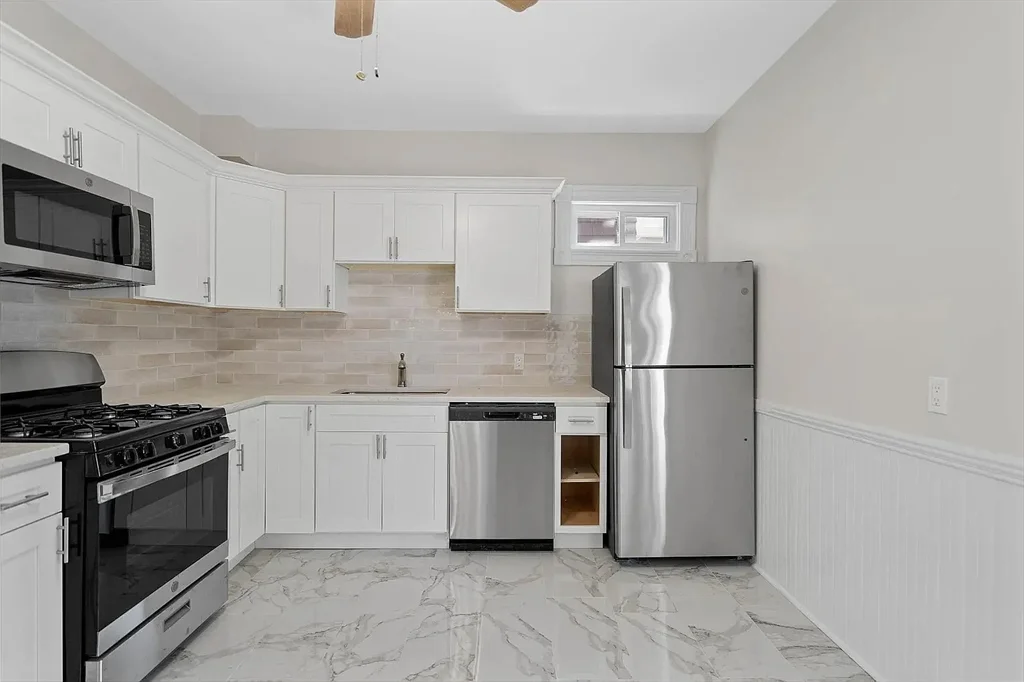4 bed, 2 bath apartment for rent at 21 1/2 Mount Vernon St Unit 3, Dorchester — photo 3 of 15