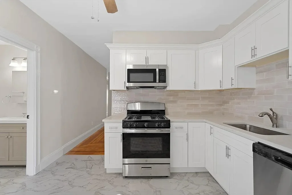 4 bed, 2 bath apartment for rent at 21 1/2 Mount Vernon St Unit 3, Dorchester — photo 2 of 15