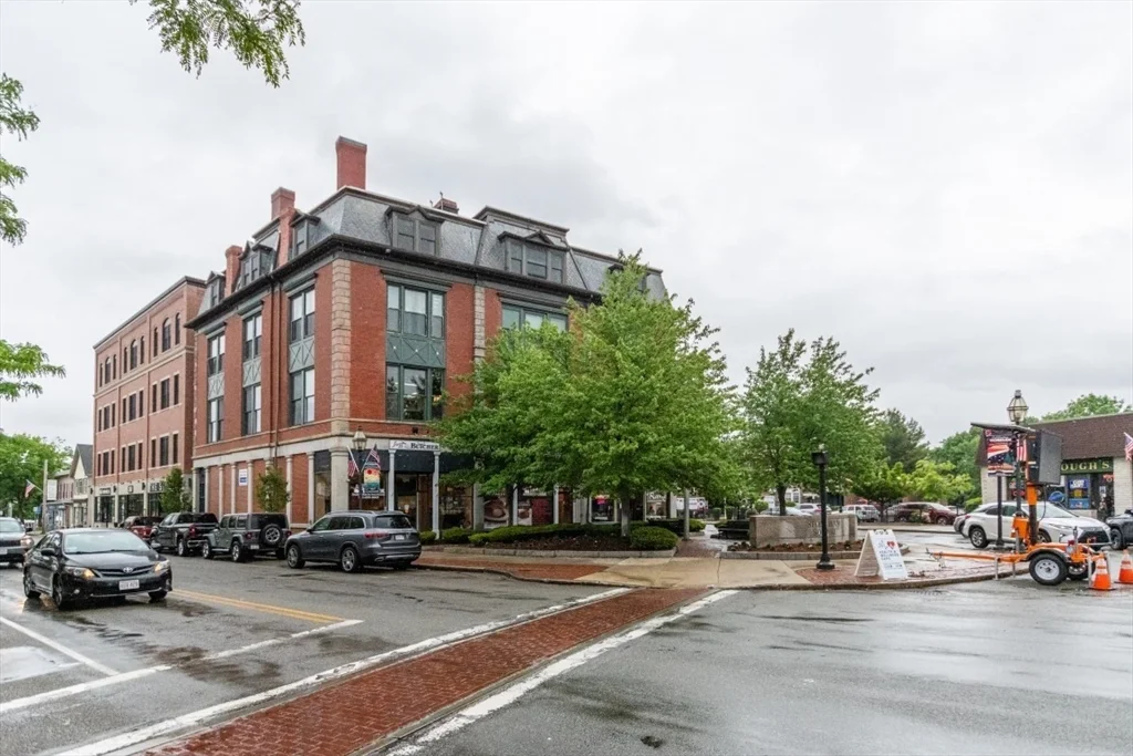 1 bed, 1 bath apartment for rent at 21-1 Spring St Unit 1, Stoneham — photo 31 of 37