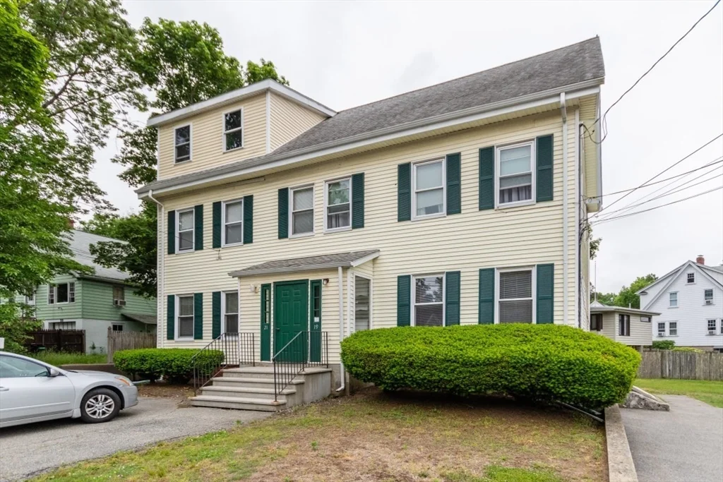 1 bed, 1 bath apartment for rent at 21-1 Spring St Unit 1, Stoneham — photo 1 of 37