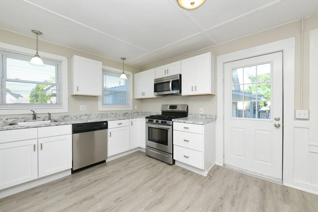 3 bed, 1 bath apartment for rent at 21 12th St Unit 1, Braintree Highlands — photo 8 of 28