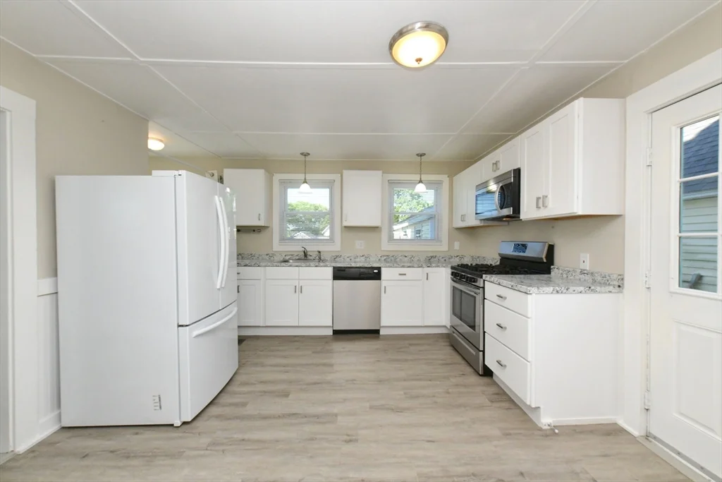 3 bed, 1 bath apartment for rent at 21 12th St Unit 1, Braintree Highlands — photo 7 of 28