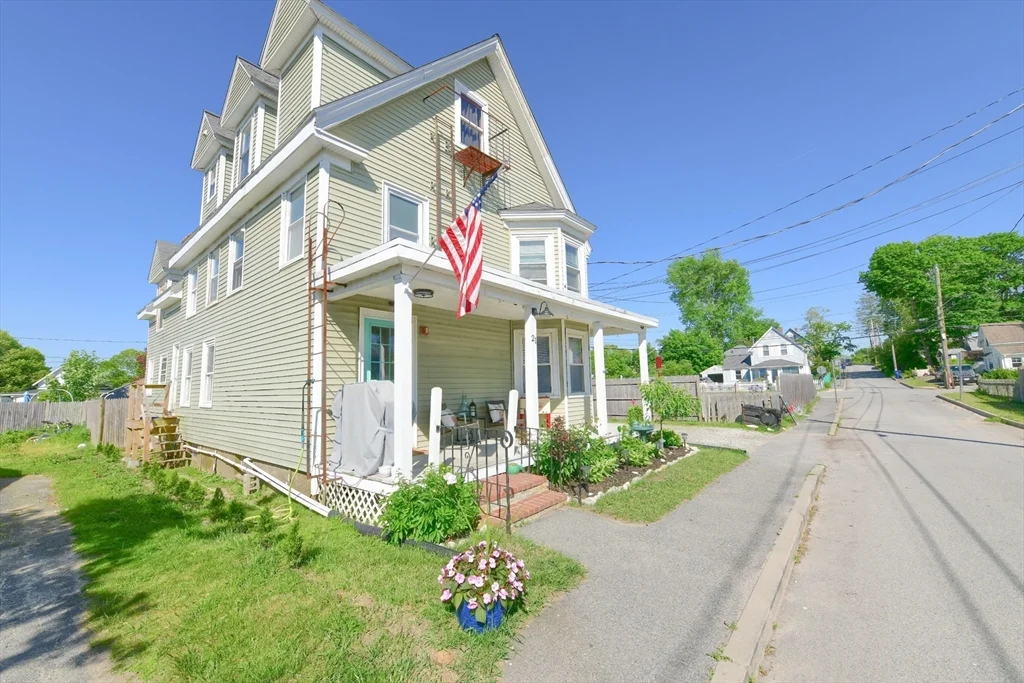 3 bed, 1 bath apartment for rent at 21 12th St Unit 1, Braintree Highlands — photo 2 of 28