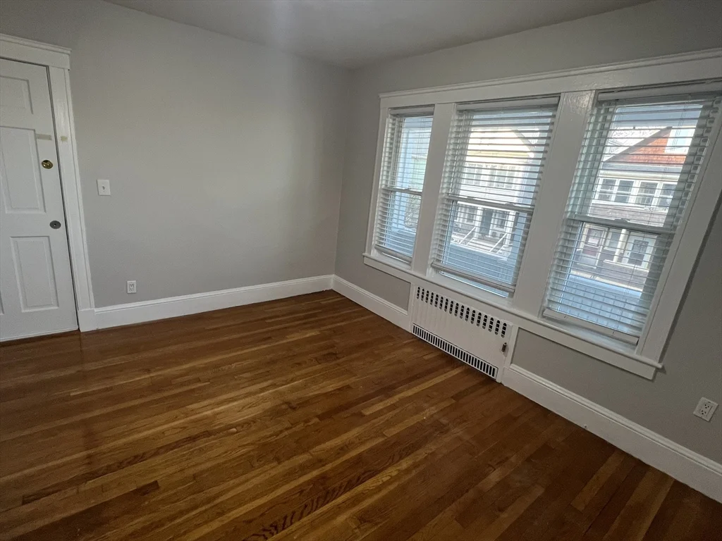 3 bed, 1 bath apartment for rent at 21-21a Carney St Unit 2, Medford — photo 5 of 6