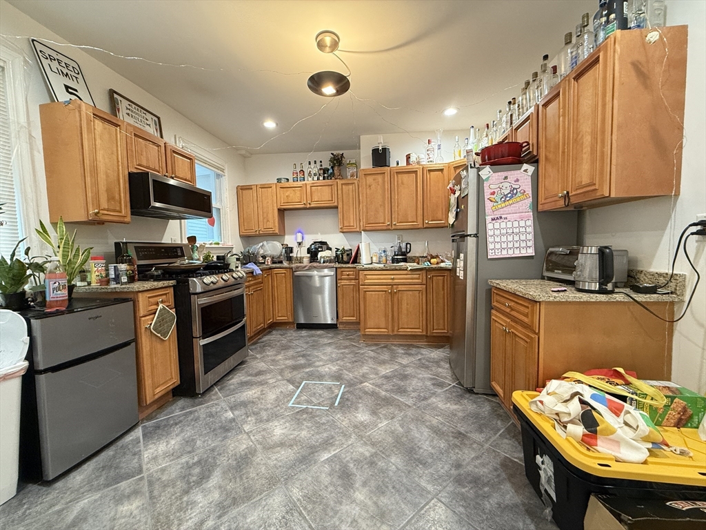 4 bed, 2 bath apartment for rent at 21-21A Highland St , Unit 2, Mission Hill