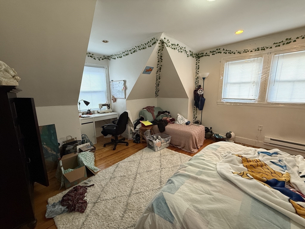 4 bed, 2 bath apartment for rent at 21-21A Highland St , Unit 2, Mission Hill — photo 6 of 11