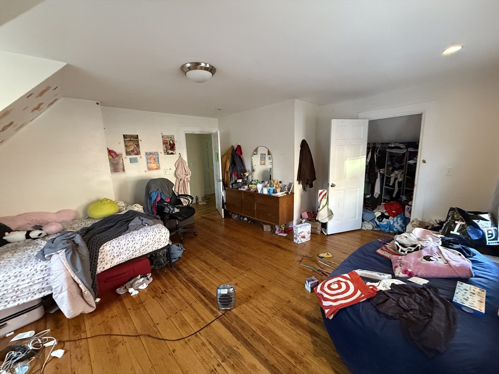 4 bed, 2 bath apartment for rent at 21-21A Highland St , Unit 2, Mission Hill — photo 8 of 11