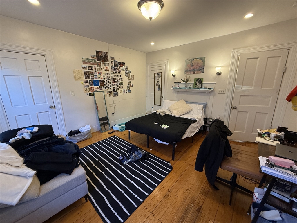 4 bed, 2 bath apartment for rent at 21-21A Highland St , Unit 2, Mission Hill — photo 3 of 11