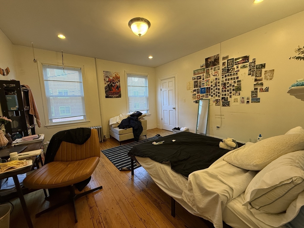 4 bed, 2 bath apartment for rent at 21-21A Highland St , Unit 2, Mission Hill — photo 4 of 11