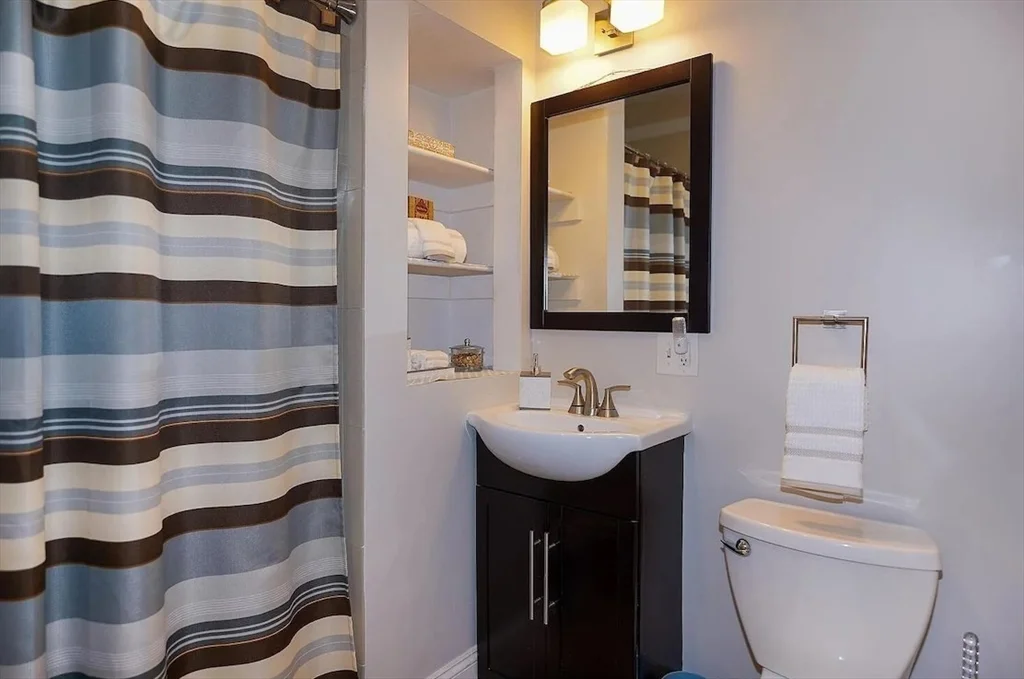 2 bed, 1 bath apartment for rent at 21-23 Marion Rd Unit 2, Belmont — photo 12 of 17