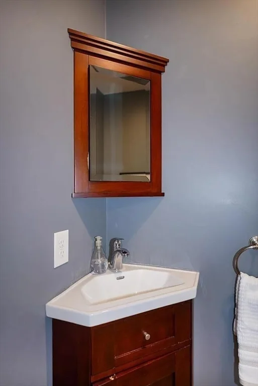 2 bed, 1 bath apartment for rent at 21-23 Marion Rd Unit 2, Belmont — photo 15 of 17