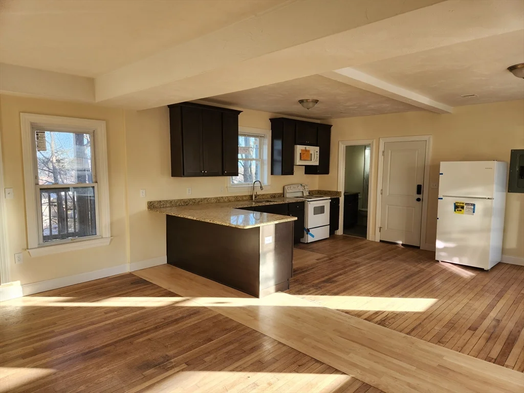 3 bed, 1 bath apartment for rent at 21-23 Pacific St Unit 2, Fitchburg — photo 4 of 8