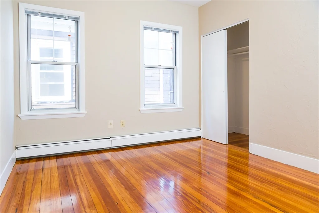 5 bed, 2 bath apartment for rent at 21-23 Pennsylvania Ave Unit 23, East Somerville — photo 4 of 8