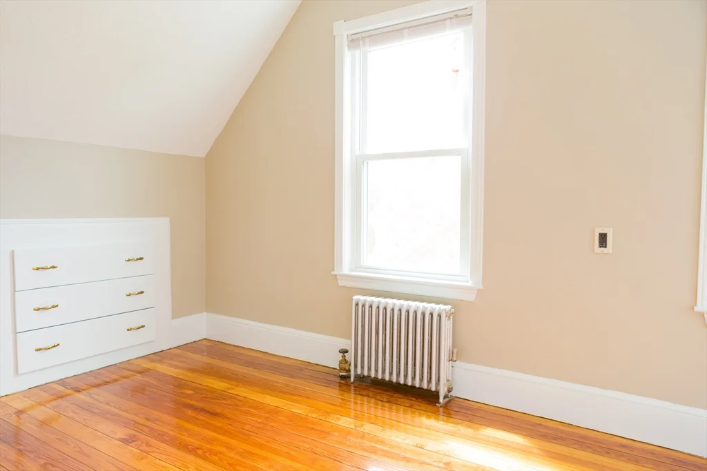 5 bed, 2 bath apartment for rent at 21-23 Pennsylvania Ave Unit 23, East Somerville — photo 6 of 8