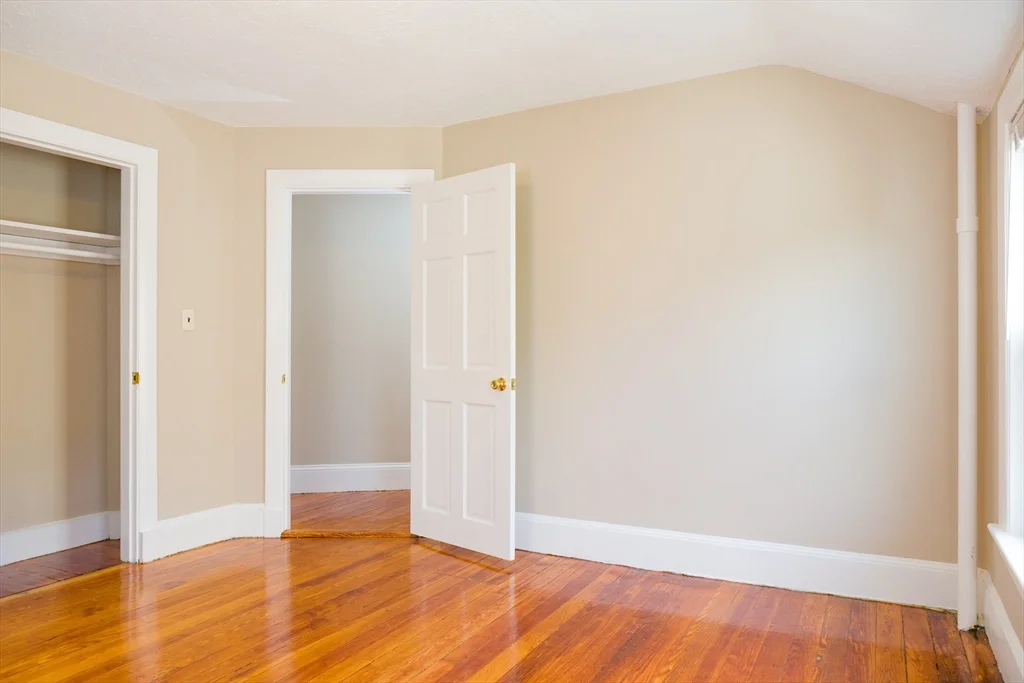 5 bed, 2 bath apartment for rent at 21-23 Pennsylvania Ave Unit 23, East Somerville — photo 5 of 8