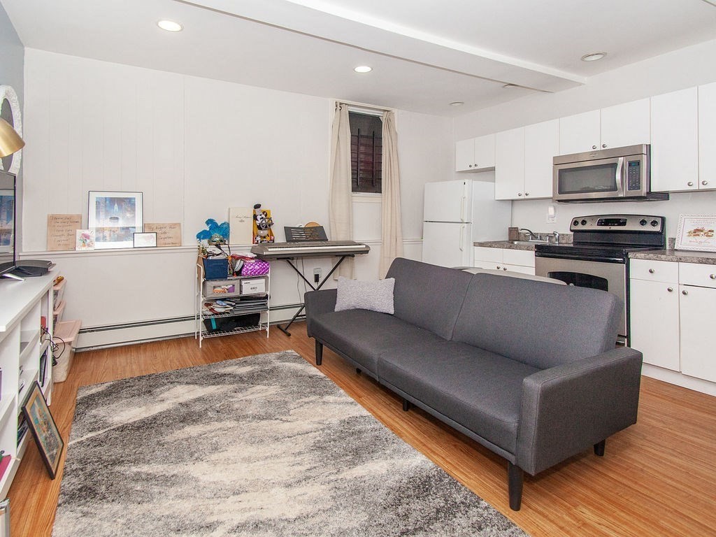 1 bed, 1 bath apartment for rent at 21 Aberdeen Unit A, Fenway — photo 2 of 6