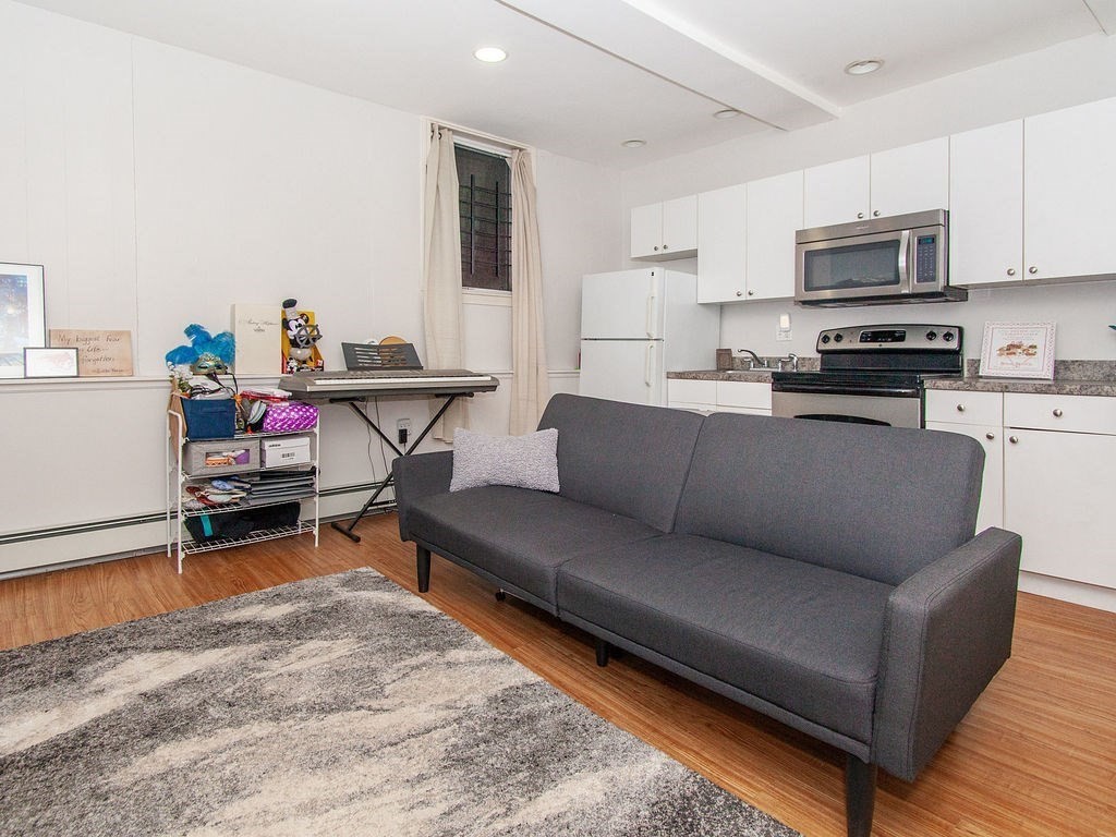 1 bed, 1 bath apartment for rent at 21 Aberdeen Unit A, Fenway — photo 1 of 6