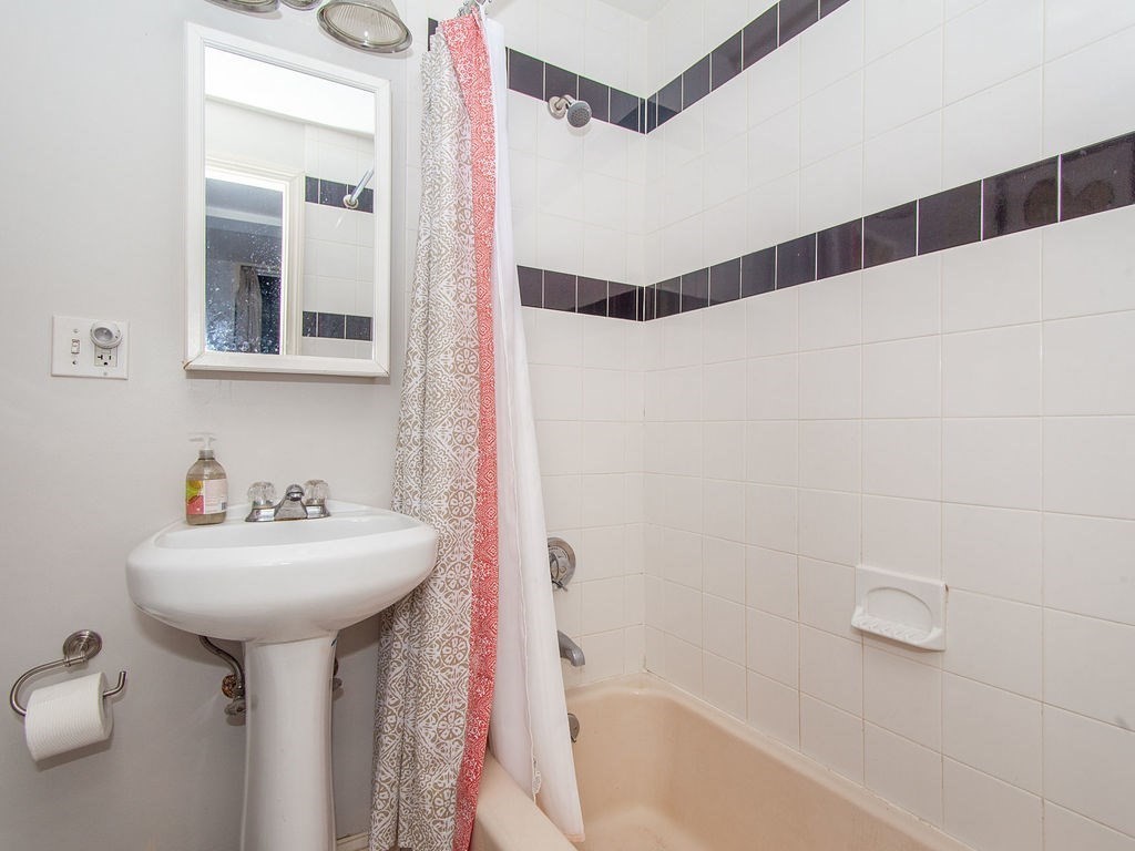 1 bed, 1 bath apartment for rent at 21 Aberdeen Unit A, Fenway — photo 5 of 6
