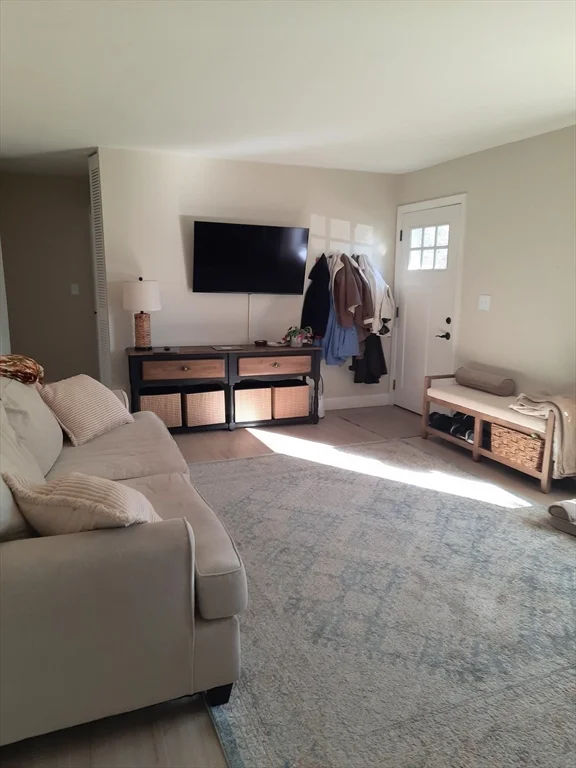 3 bed, 1 bath apartment for rent at 21 Anderson Dr Unit 21, Marshfield — photo 7 of 10