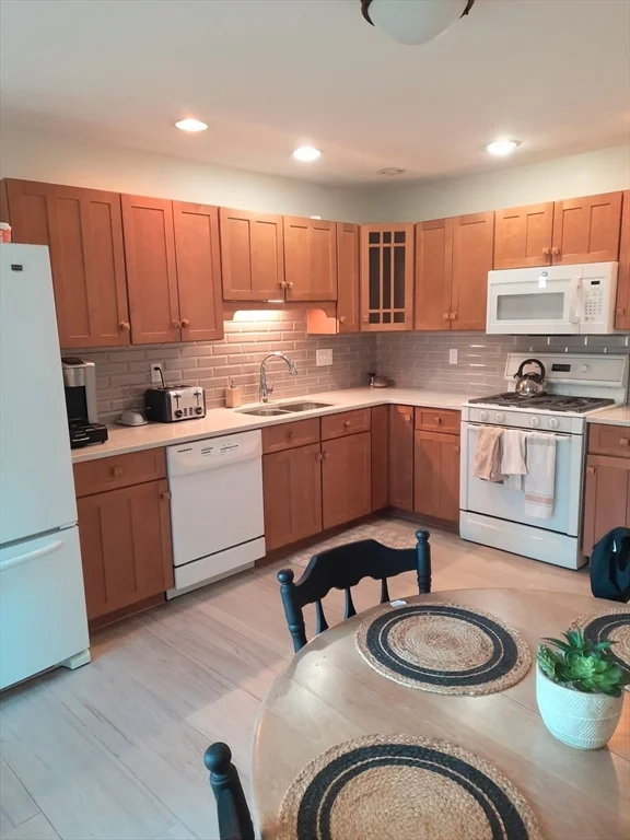 3 bed, 1 bath apartment for rent at 21 Anderson Dr Unit 21, Marshfield — photo 5 of 10