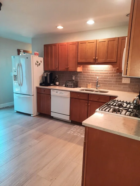 3 bed, 1 bath apartment for rent at 21 Anderson Dr Unit 21, Marshfield — photo 3 of 10