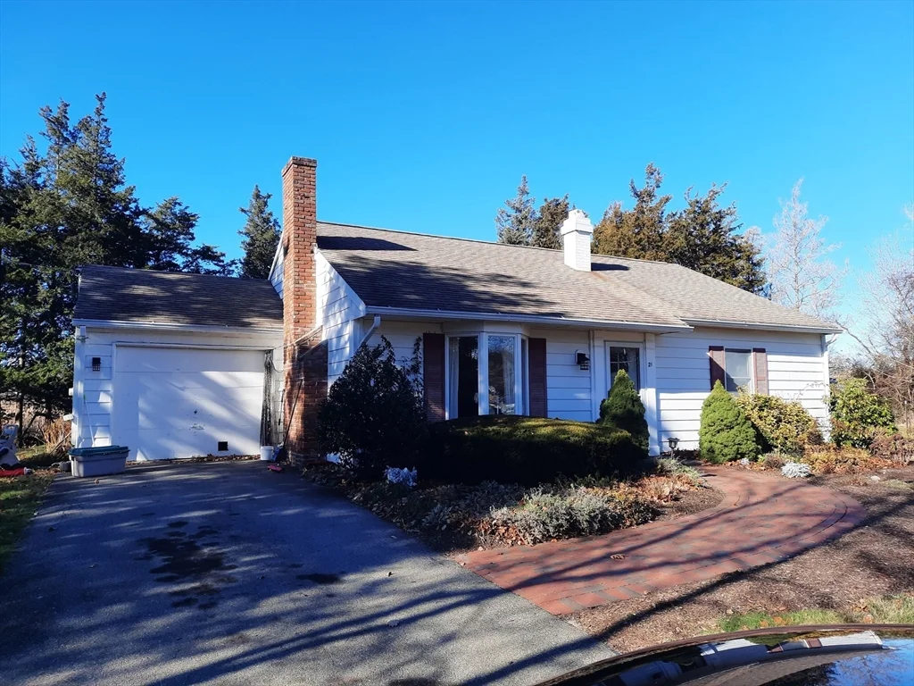 3 bed, 1 bath apartment for rent at 21 Anderson Dr Unit 21, Marshfield — photo 1 of 10