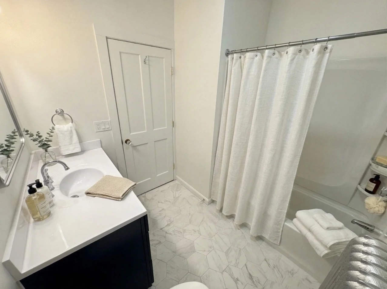 4 bed, 3 bath apartment for rent at 21 Avon St Unit 21, Neighborhood Nine — photo 8 of 18