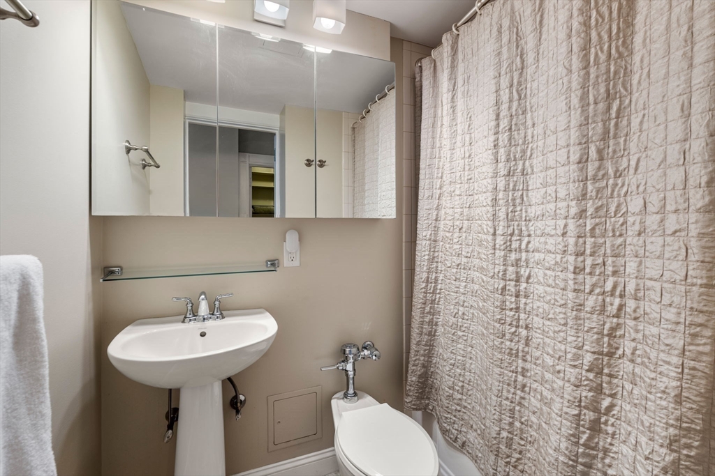 1 bed, 1 bath apartment for rent at 21 Beacon St Unit 10E, Boston Downtown — photo 12 of 24