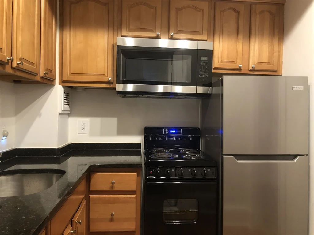 Studio bed, 1 bath apartment for rent at 21 Beacon St Unit 11D, Boston Downtown — photo 8 of 9