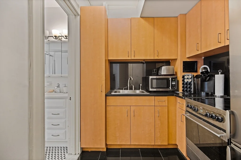 1 bed, 1 bath apartment for rent at 21 Beacon St Unit 3D, Boston Downtown — photo 4 of 8