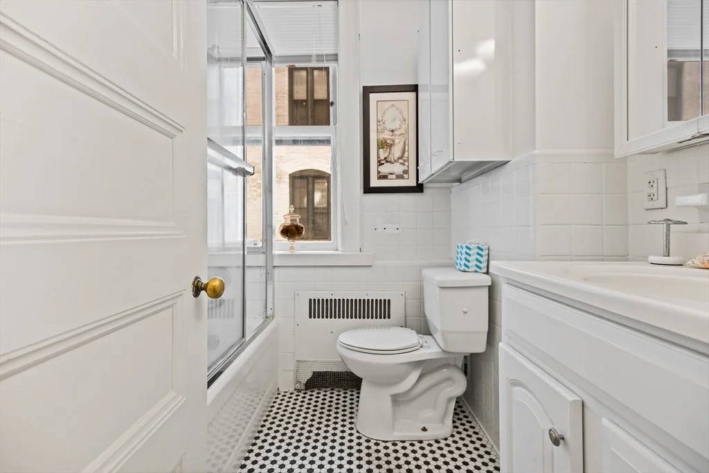 1 bed, 1 bath apartment for rent at 21 Beacon St Unit 3D, Boston Downtown — photo 6 of 8