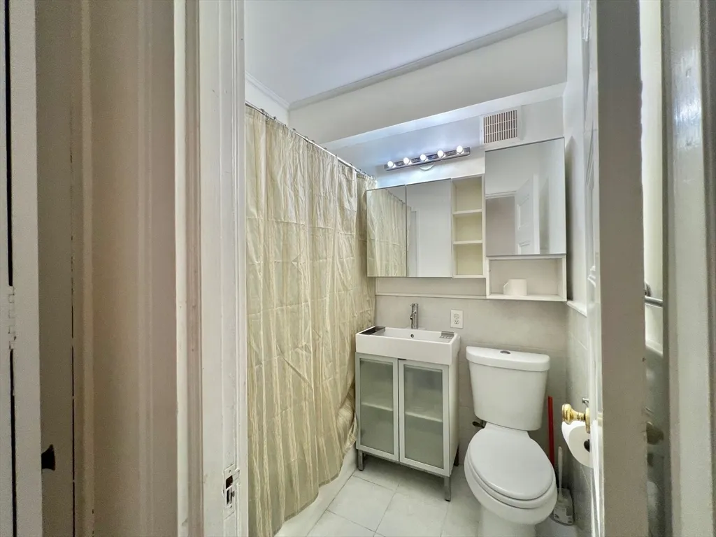 1 bed, 1 bath apartment for rent at 21 Beacon St Unit 6T, Boston Downtown — photo 13 of 28