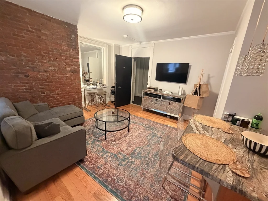 1 bed, 1 bath apartment for rent at 21 Beacon Unit 3N, Boston Downtown — photo 2 of 15